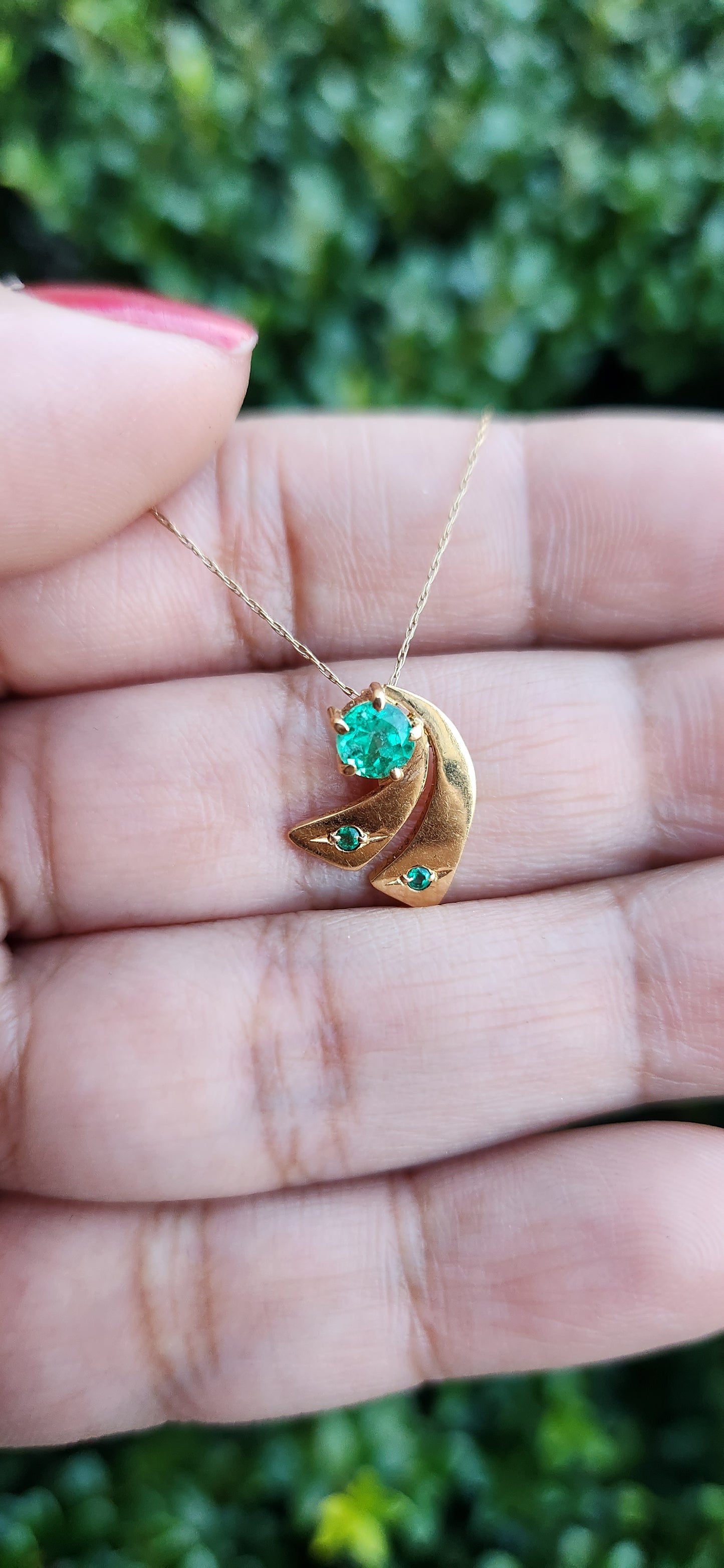 Emerald pendant .80 ct