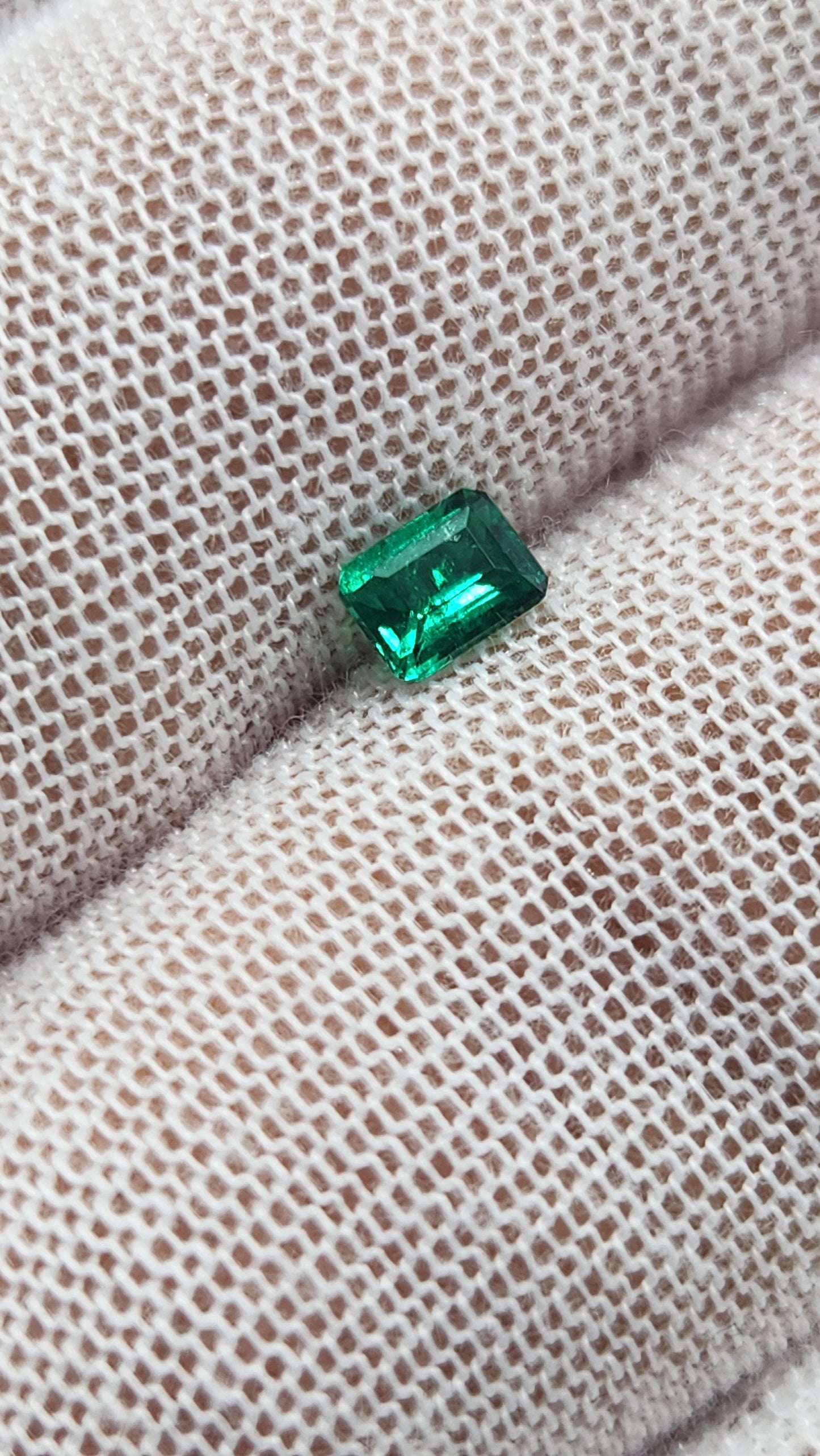 Emerald loose
