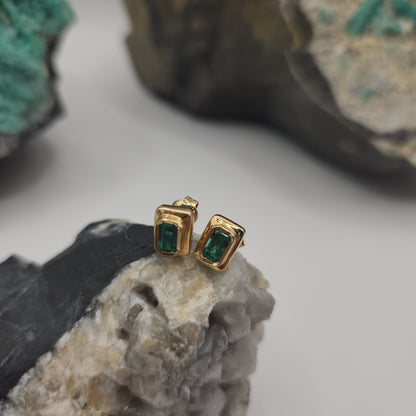 Emerald earrings square