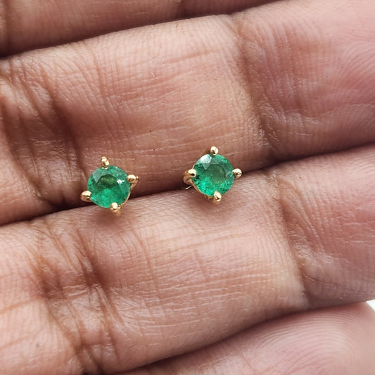 Safety earrings 18 kt yellow gold, colombian emerald, vivid green, emerald crystal, may birthstone,handmade, colombian jewelry green