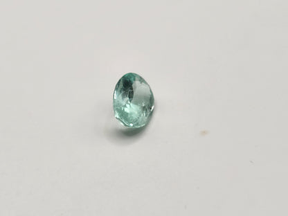 Esmeralda colombiana natural corte oval, piedra de nacimiento mayo. Perfecta para joyería, anillos y pendientes. Gema natural n