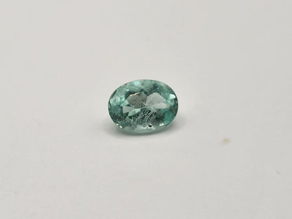 Esmeralda colombiana natural corte oval, piedra de nacimiento mayo. Perfecta para joyería, anillos y pendientes. Gema natural n