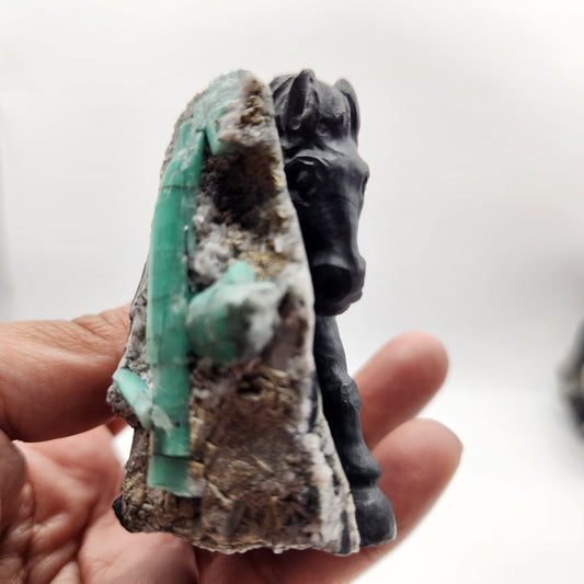 Horse Sculpture, emerald Sculpture handcrafted pieces, made by Colombian artisans, using the matrix of the Emerald, collectors, gifts, stone