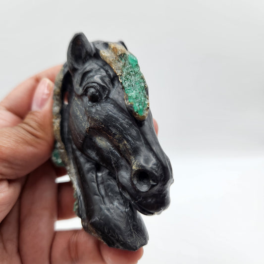 Horse Sculpture, emerald Sculpture handcrafted pieces, made by Colombian artisans, using the matrix of the Emerald, collectors, gifts, stone
