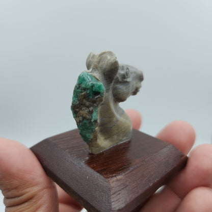 Horse Sculpture, emerald Sculpture handcrafted pieces, made by Colombian artisans, using the matrix of the Emerald, collectors, gifts, stone