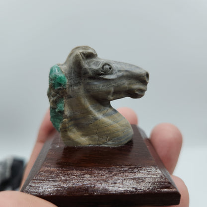 Horse Sculpture, emerald Sculpture handcrafted pieces, made by Colombian artisans, using the matrix of the Emerald, collectors, gifts, stone