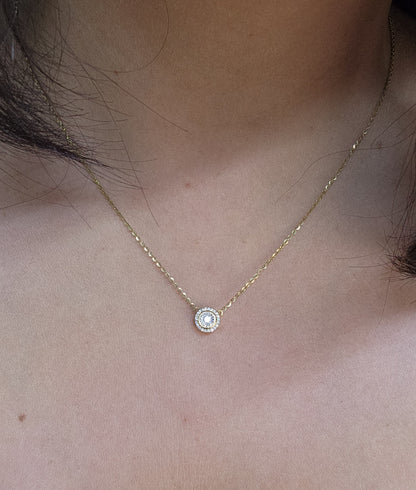 Adjustable 18kt Gold Pendant with Diamond Circle: Essential Luxury for Your Collection