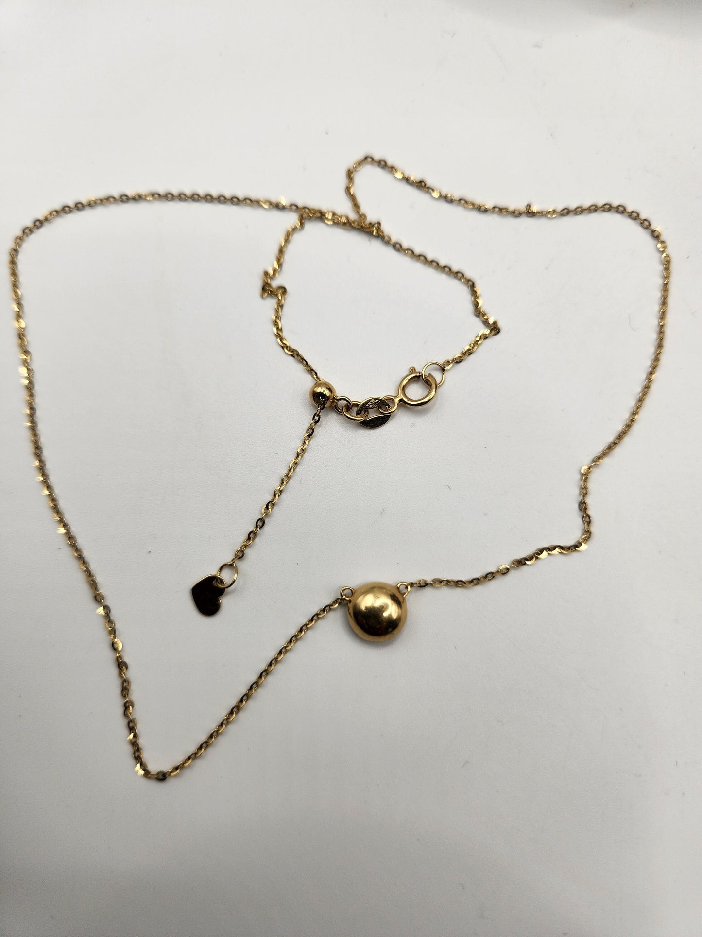 Adjustable 18kt Gold Pendant with Diamond Circle: Essential Luxury for Your Collection