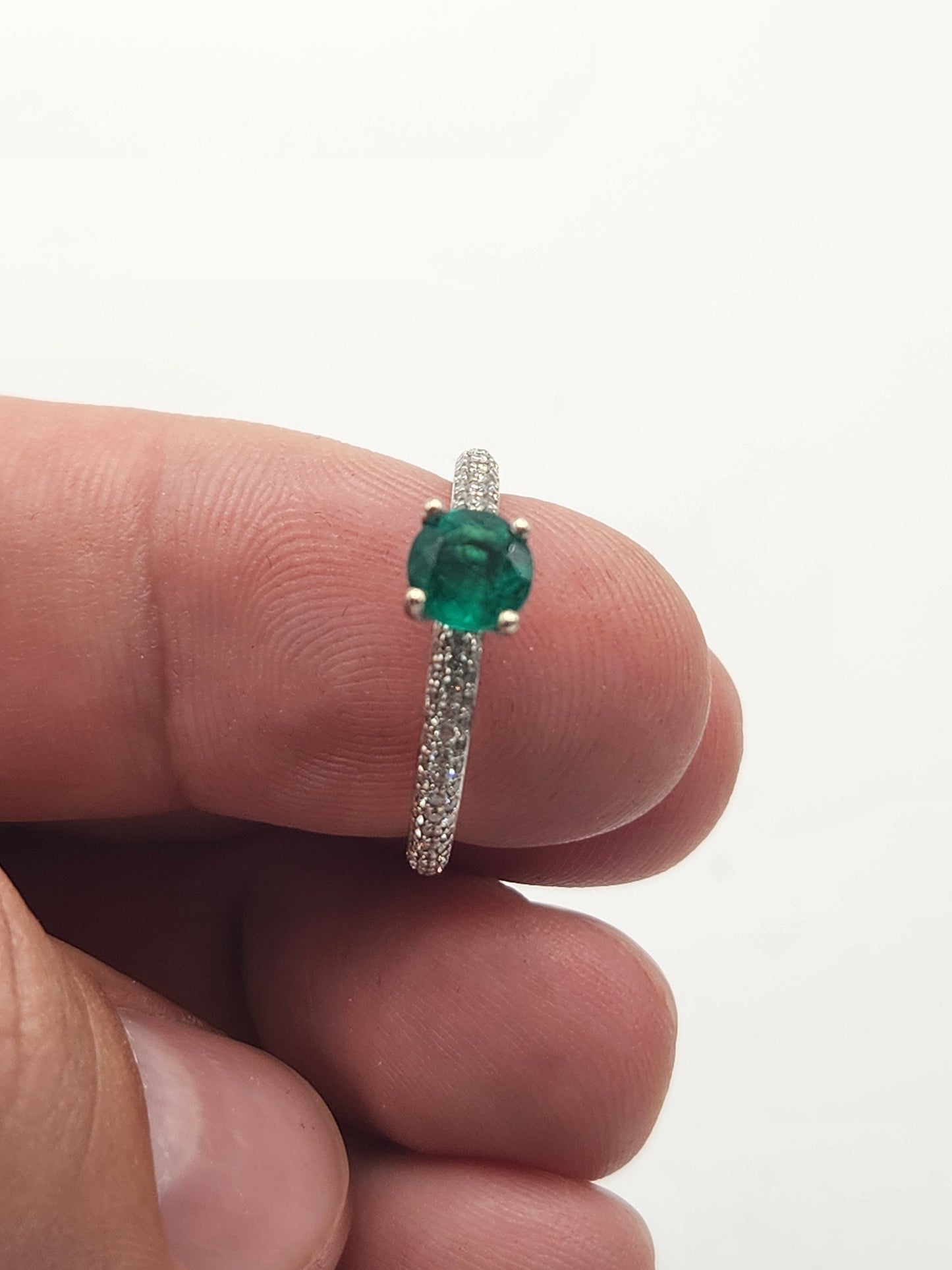 Anillo Esmeralda con Diamantes
