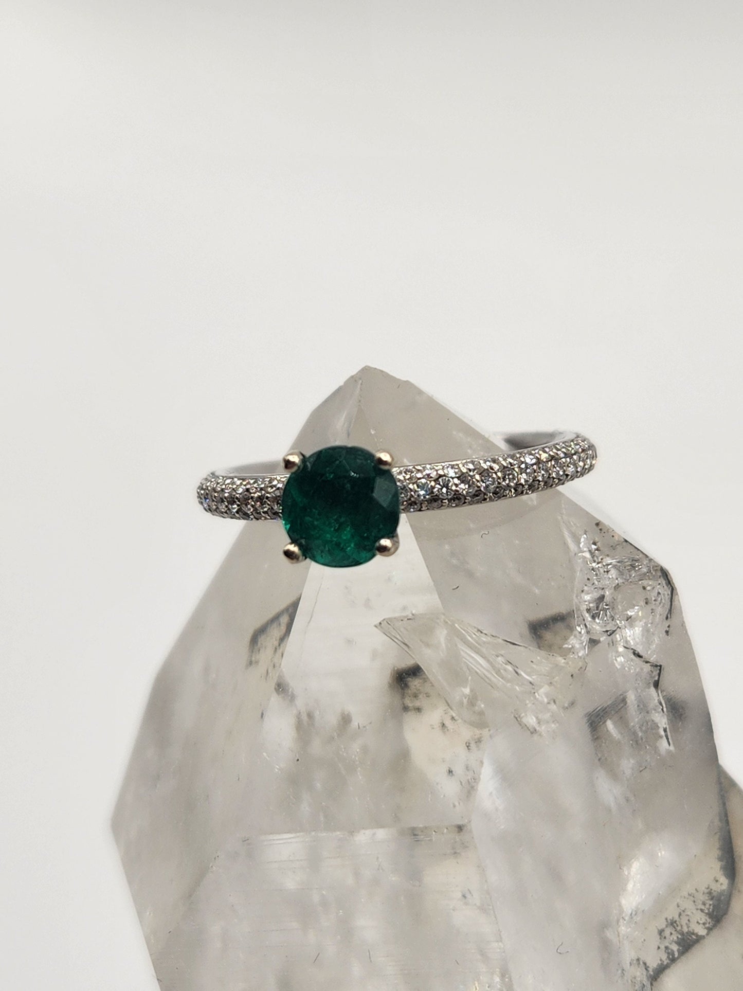 Anillo Esmeralda con Diamantes