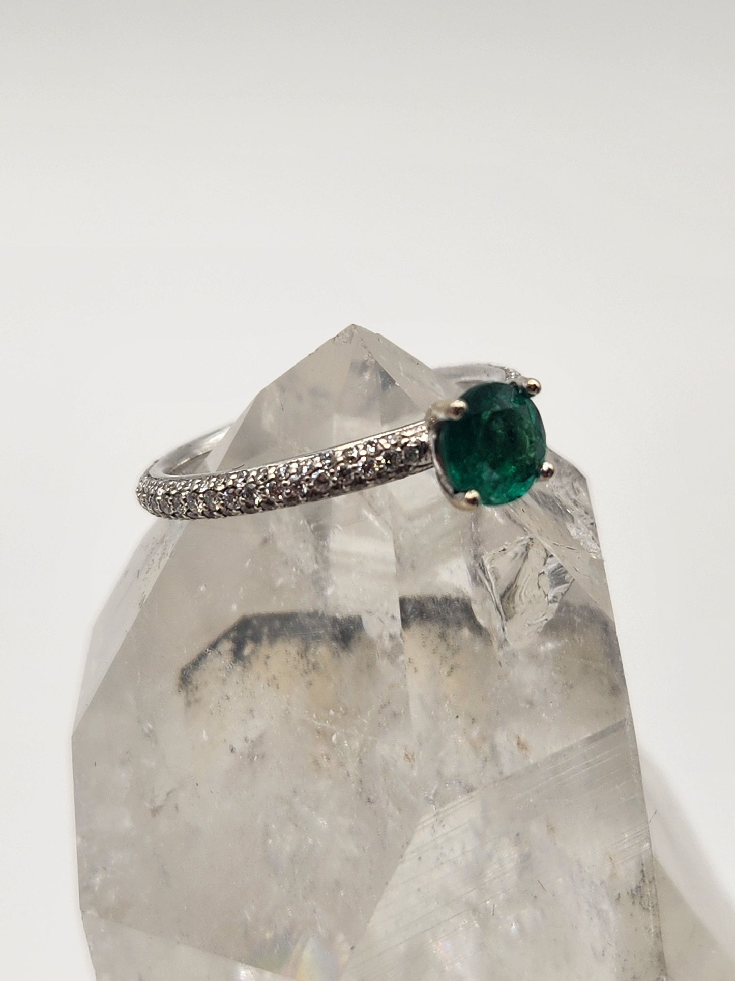 Anillo Esmeralda con Diamantes