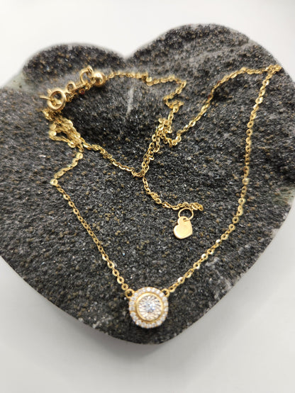 Adjustable 18kt Gold Pendant with Diamond Circle: Essential Luxury for Your Collection