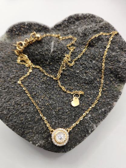 Adjustable 18kt Gold Pendant with Diamond Circle: Essential Luxury for Your Collection