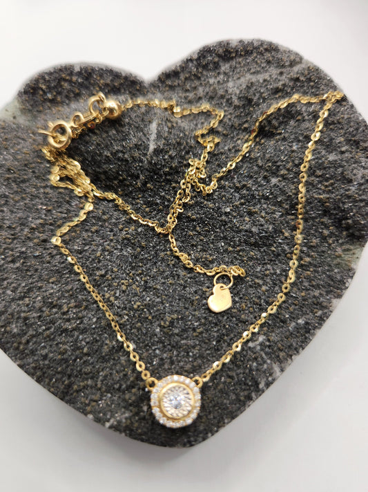 Adjustable 18kt Gold Pendant with Diamond Circle: Essential Luxury for Your Collection