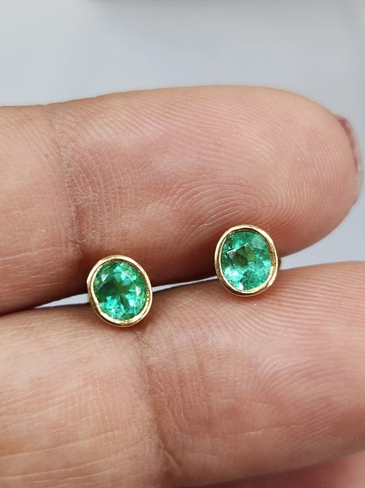 Handmade Colombian Emerald Earrings in 18 kt Yellow Gold, Vivid Green Natural Emerald, May Birthstone Jewelry, Unique Colombian accesories