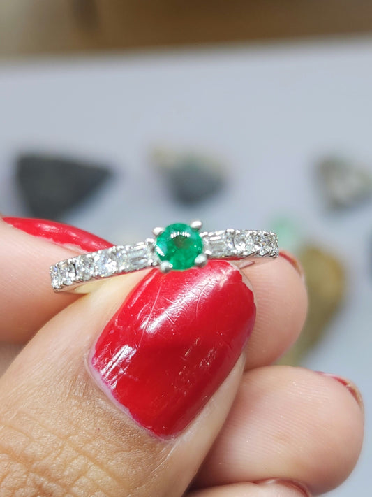 Exquisite 18K Platinum Emerald & Diamond Ring – Handmade Luxury Jewelry, Colombian May Birthstone, Vivid Green Elegance for Special Gifts