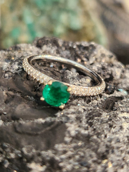 Anillo Esmeralda con Diamantes