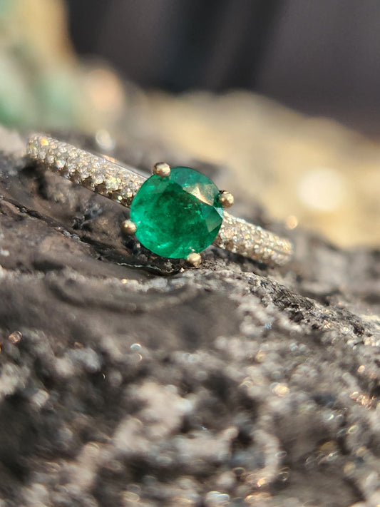 Anillo Esmeralda con Diamantes