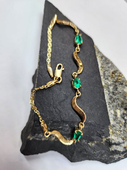 Handmade Colombian Emerald Bracelet, yellow gold 18kt, Unique Artisan Jewelry for Elegant Gifts, may birthstone, natural emerald, love green