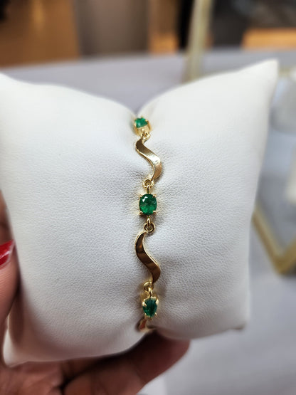Handmade Colombian Emerald Bracelet, yellow gold 18kt, Unique Artisan Jewelry for Elegant Gifts, may birthstone, natural emerald, love green