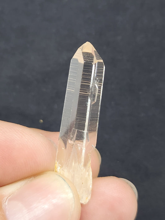 Cuarzo Lemuriano, procedente de la mina "LA BELLEZA", en Colombia, su energía es ideal para una mejor meditación, limpieza del aura, cristal