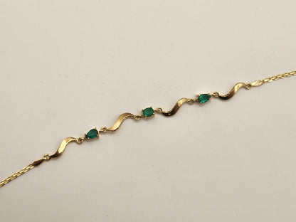 Handmade Colombian Emerald Bracelet, yellow gold 18kt, Unique Artisan Jewelry for Elegant Gifts, may birthstone, natural emerald, love green