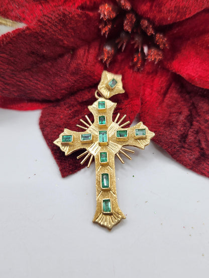 18kt Yellow Gold Cross pendant with Colombian Emeralds – A Touch of Classic Elegance and Brilliant Exclusivity" gifts, natural emerald