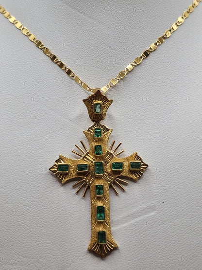 18kt Yellow Gold Cross pendant with Colombian Emeralds – A Touch of Classic Elegance and Brilliant Exclusivity" gifts, natural emerald