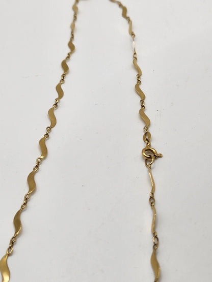 Cadena en oro de 18k fabricada a mano, por joyeros Colombianos,precioso tejido diseñado para que brille en todo monto, ideal para lucir sola