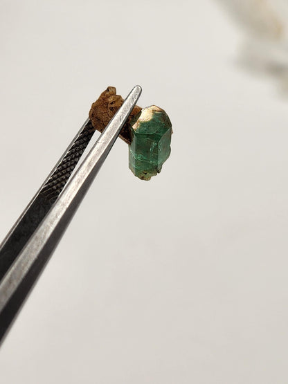 Cristal Natural de Esmeralda en bruto, extraído de las minas de Muzo, pieza de Coleccion, Cristal de Muzo, Macla, Terminaciones Completas