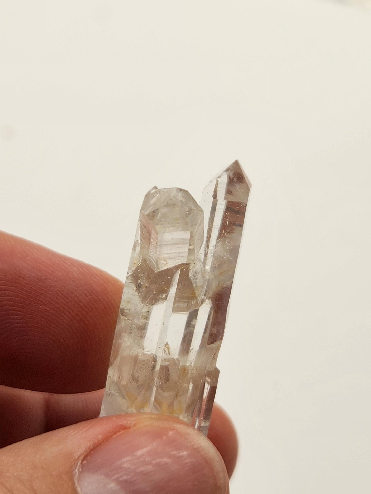 Cuarzo Lemuriano, procedente de la mina "LA BELLEZA", en Colombia, su energía es ideal para una mejor meditación, limpieza del aura, cristal