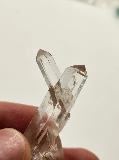 Cuarzo Lemuriano, procedente de la mina "LA BELLEZA", en Colombia, su energía es ideal para una mejor meditación, limpieza del aura, cristal