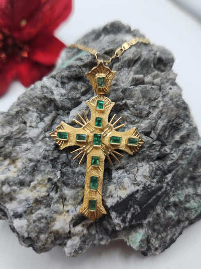 18kt Yellow Gold Cross pendant with Colombian Emeralds – A Touch of Classic Elegance and Brilliant Exclusivity" gifts, natural emerald