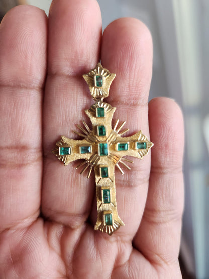 18kt Yellow Gold Cross pendant with Colombian Emeralds – A Touch of Classic Elegance and Brilliant Exclusivity" gifts, natural emerald