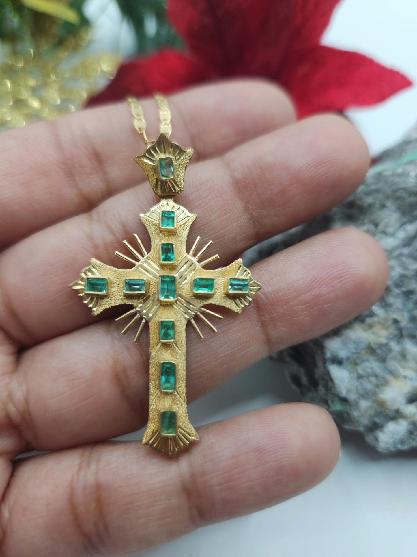 18kt Yellow Gold Cross pendant with Colombian Emeralds – A Touch of Classic Elegance and Brilliant Exclusivity" gifts, natural emerald