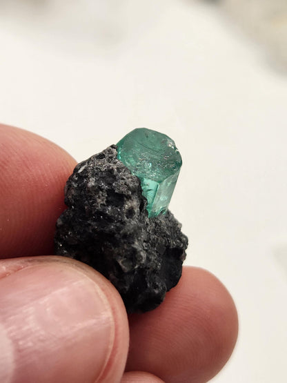 Cristal Natural de Esmeralda en bruto, extraído de las minas de Muzo, pieza de Coleccion, Cristal de Muzo, Macla, Terminaciones Completas