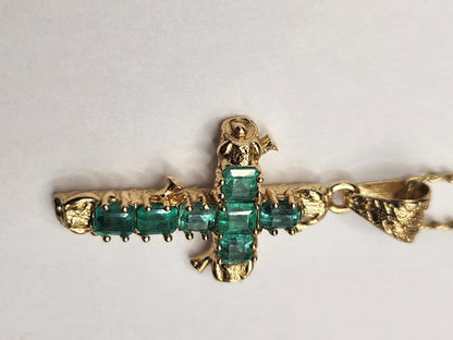 18kt Yellow Gold Cross pendant with Colombian Emeralds – A Touch of Classic Elegance and Brilliant Exclusivity" gifts, natural emerald