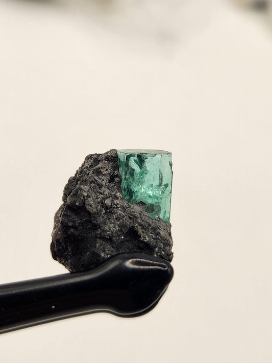 Cristal Natural de Esmeralda en bruto, extraído de las minas de Muzo, pieza de Coleccion, Cristal de Muzo, Macla, Terminaciones Completas