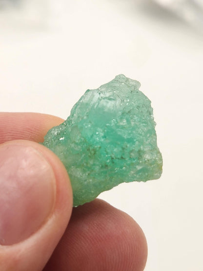 Cristal Natural de Esmeralda en bruto, extraído de las minas de Muzo, pieza de Coleccion, Cristal de Muzo, Macla, Terminaciones Completas
