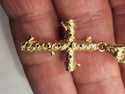 18kt Yellow Gold Cross pendant with Colombian Emeralds – A Touch of Classic Elegance and Brilliant Exclusivity" gifts, natural emerald