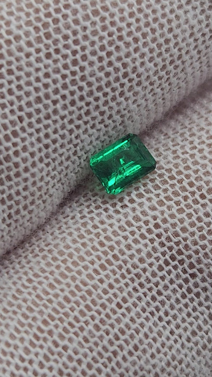 Emerald loose