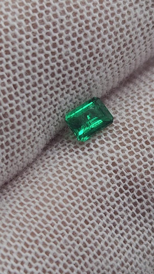 Emerald loose