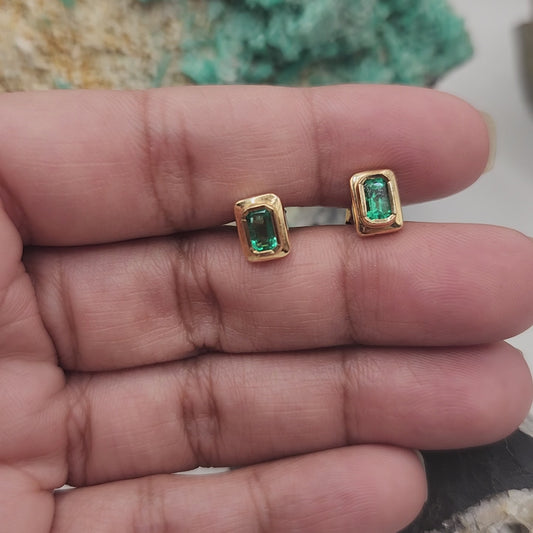 Emerald earrings square